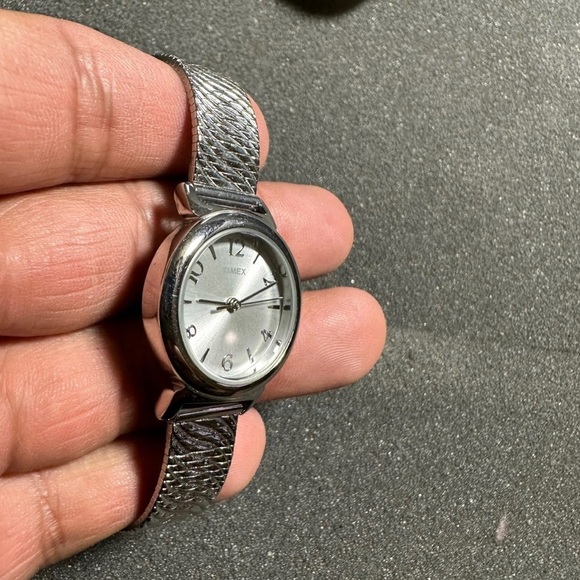 Timex Ladies Quartz Watch Elevated Classics Silver Tone T2P307 Working - Picture 5 of 10